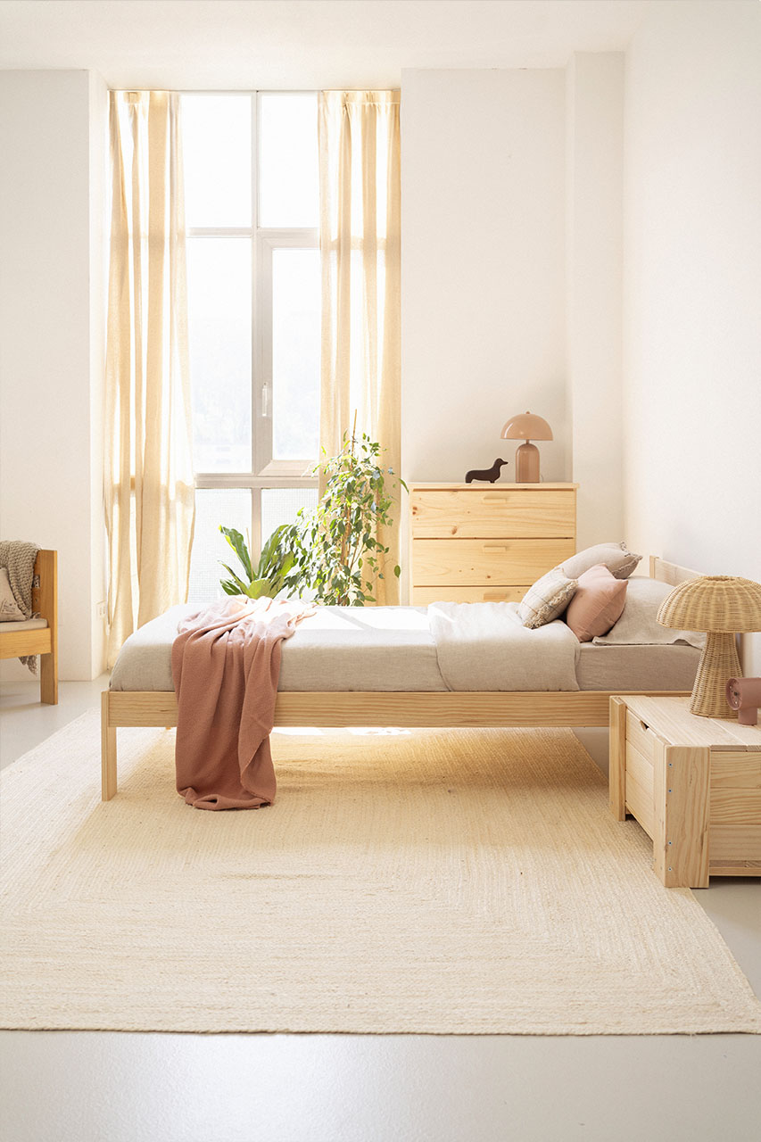 Imagen de ambiente 2 para:Cama individual de madera natural